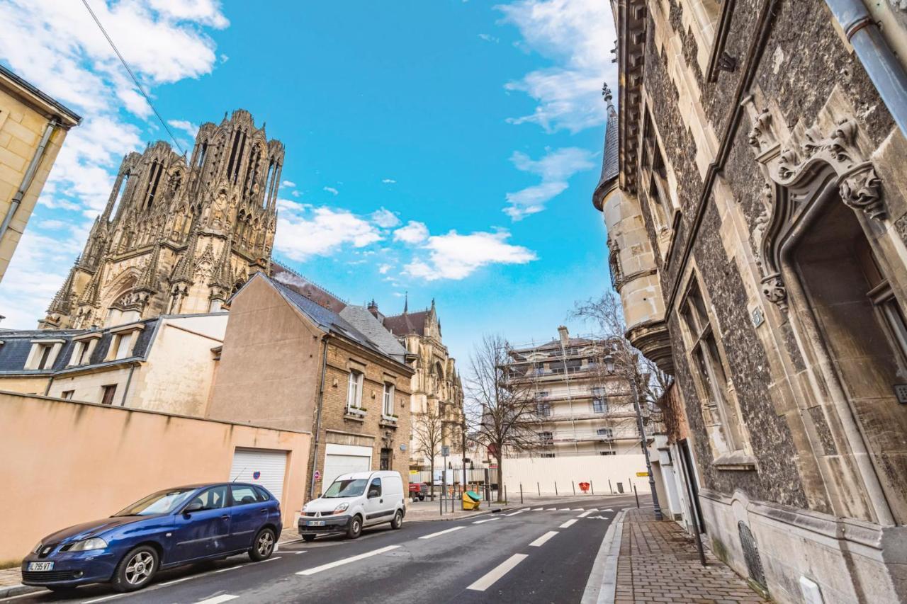 ランスTournelles Vue Cathedrale- Maison Climatisee Du Xvie Siecle Classeeアパートメント エクステリア 写真