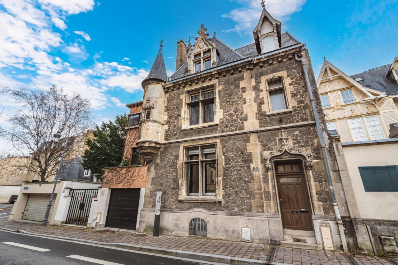 ランスTournelles Vue Cathedrale- Maison Climatisee Du Xvie Siecle Classeeアパートメント エクステリア 写真